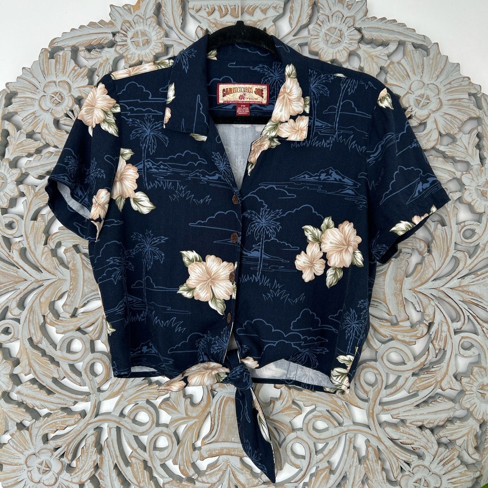 Caribbean Joe Blue Floral Short Sleeve Button-Up Tie Crop Top | Size Small